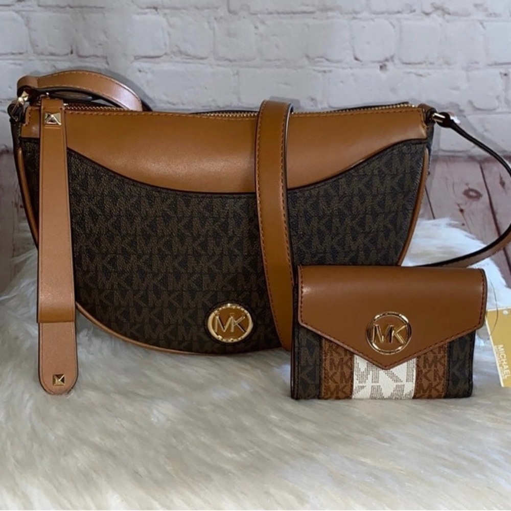 Michael Kors DOVER Half Moon Messenger/CARMEN Wallet 2pc Set